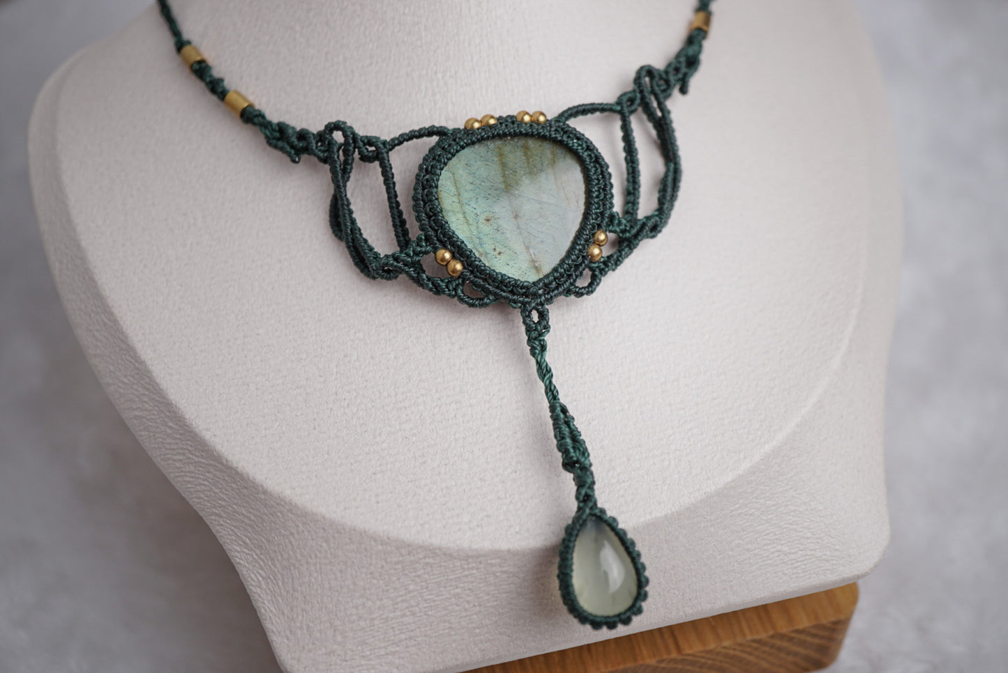 拉長石 ︳葡萄石 ︳Macramé 蠟線編織頸繩