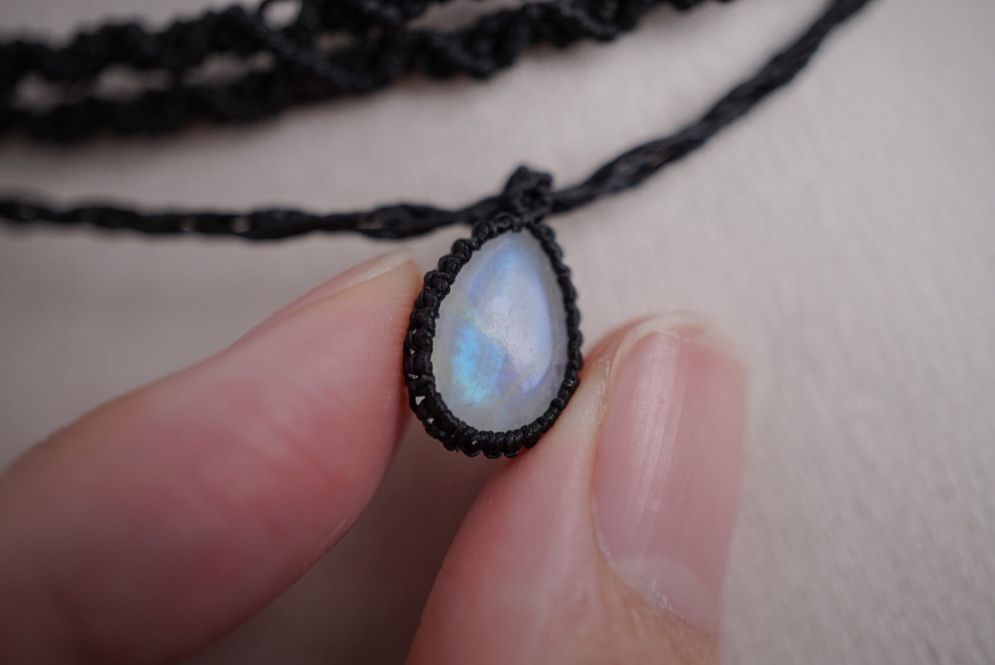 月亮石 ︳Macramé 蠟線編織頸圈