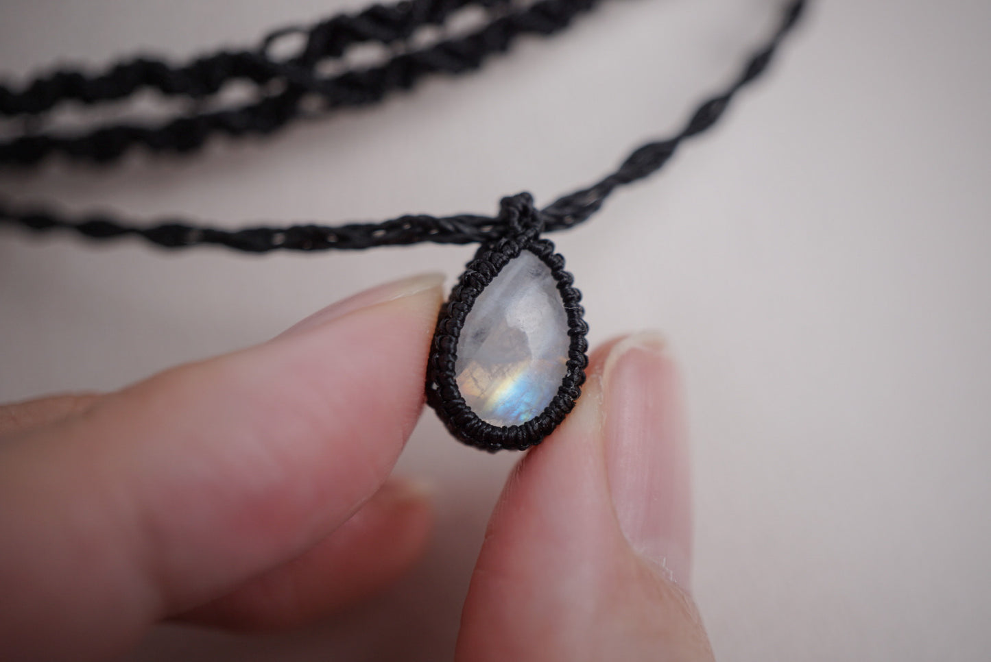 月亮石 ︳Macramé 蠟線編織頸圈