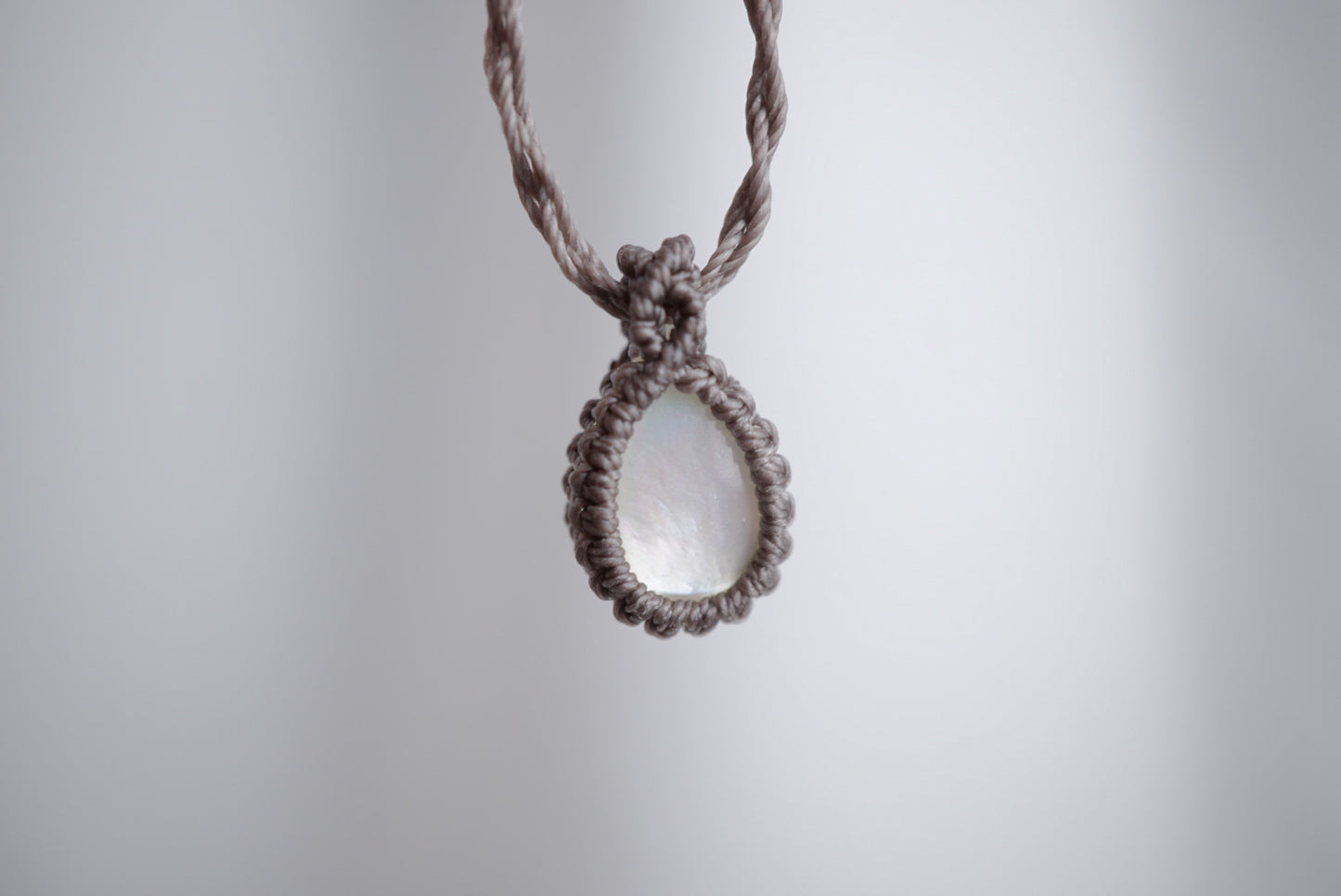 珍珠貝母︳Macramé 蠟線編織吊墜