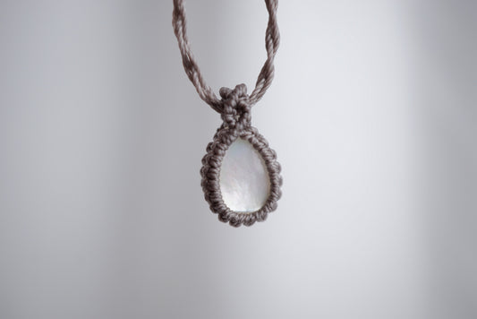 珍珠貝母︳Macramé 蠟線編織吊墜