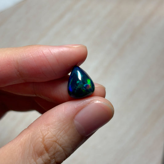 非洲黑蛋白石