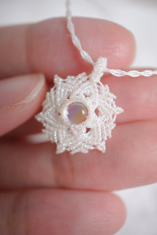 馬島月亮石 ︳Macramé 蠟線編織吊墜