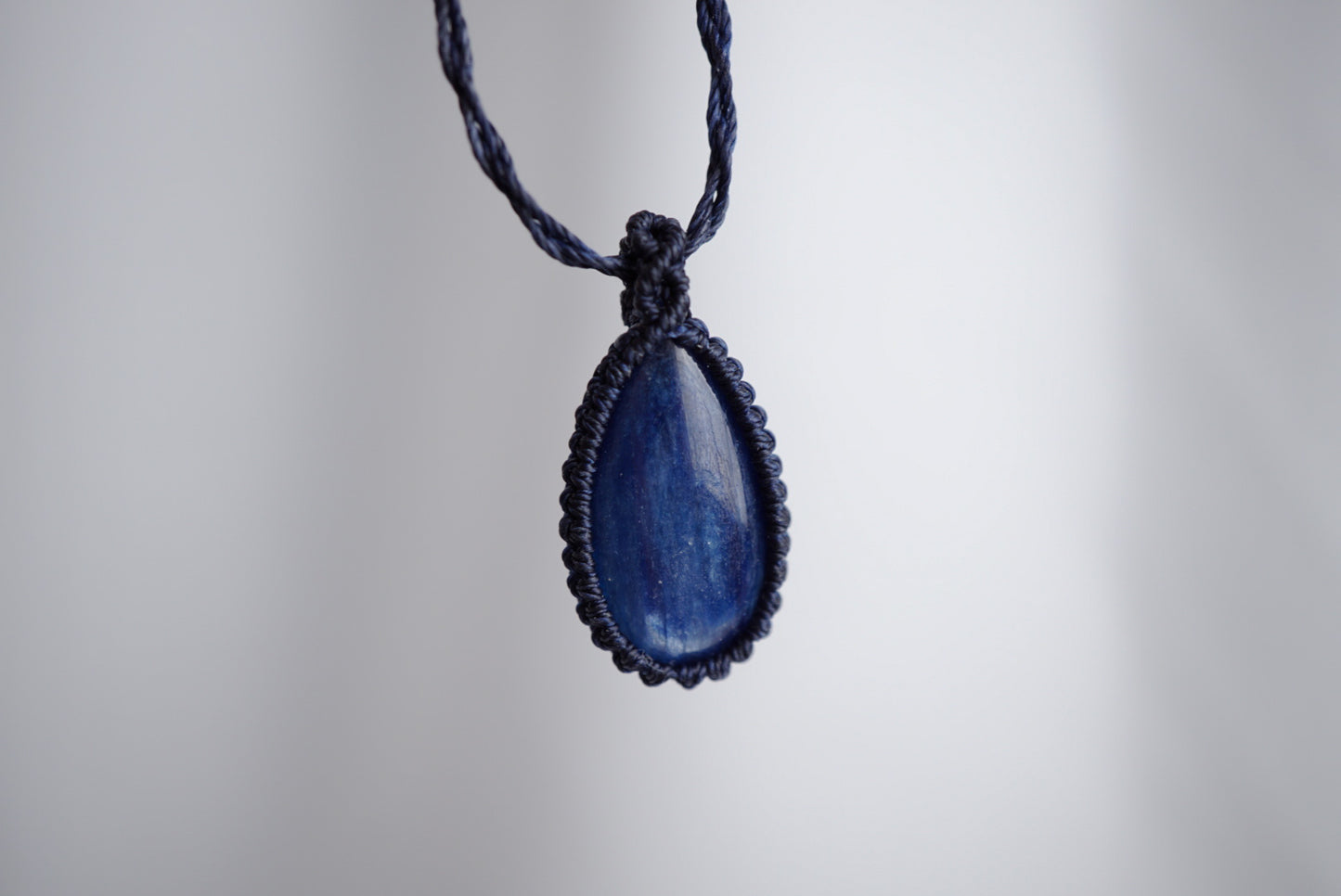 藍晶石 ︳Macramé 蠟線編織吊墜