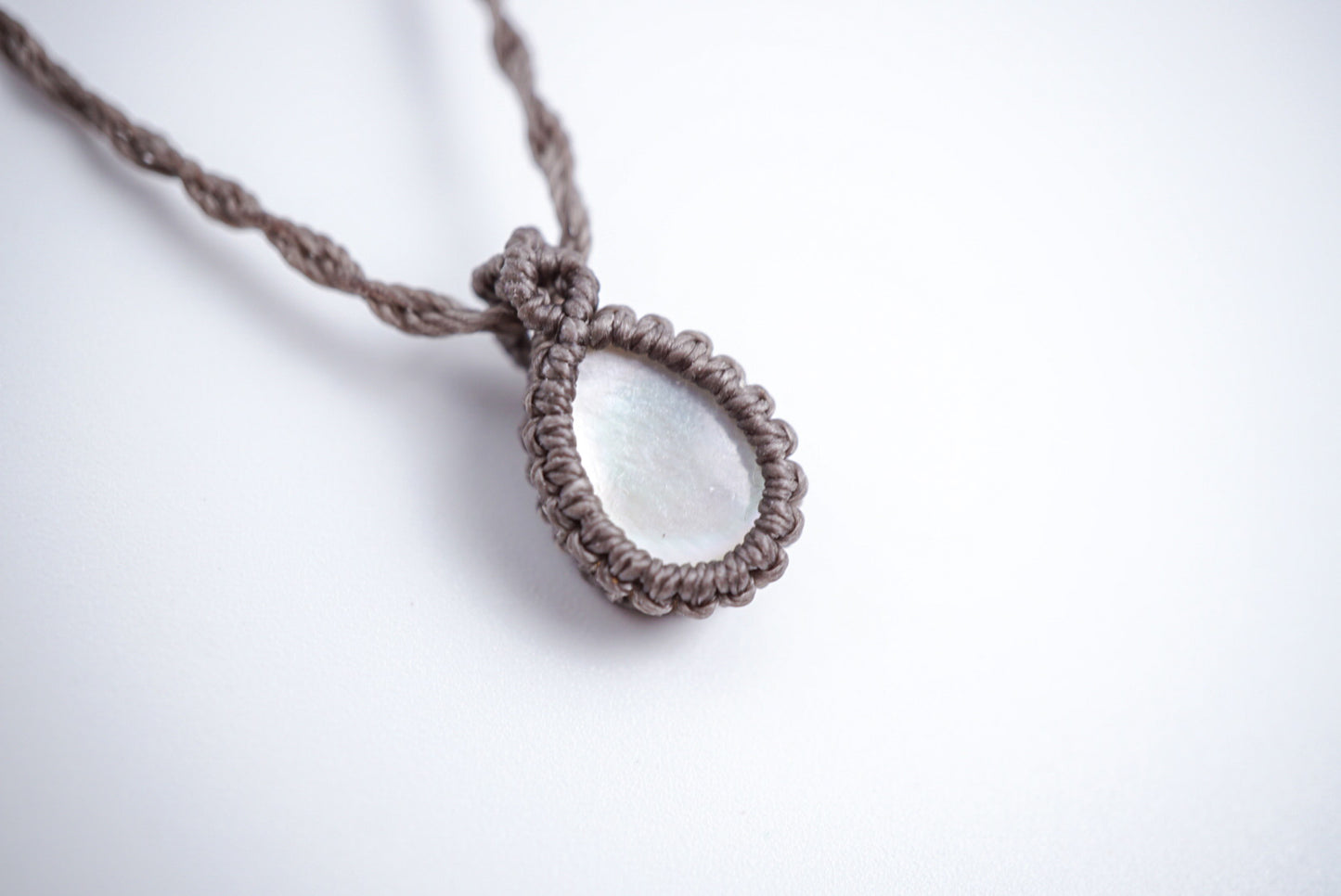 珍珠貝母︳Macramé 蠟線編織吊墜