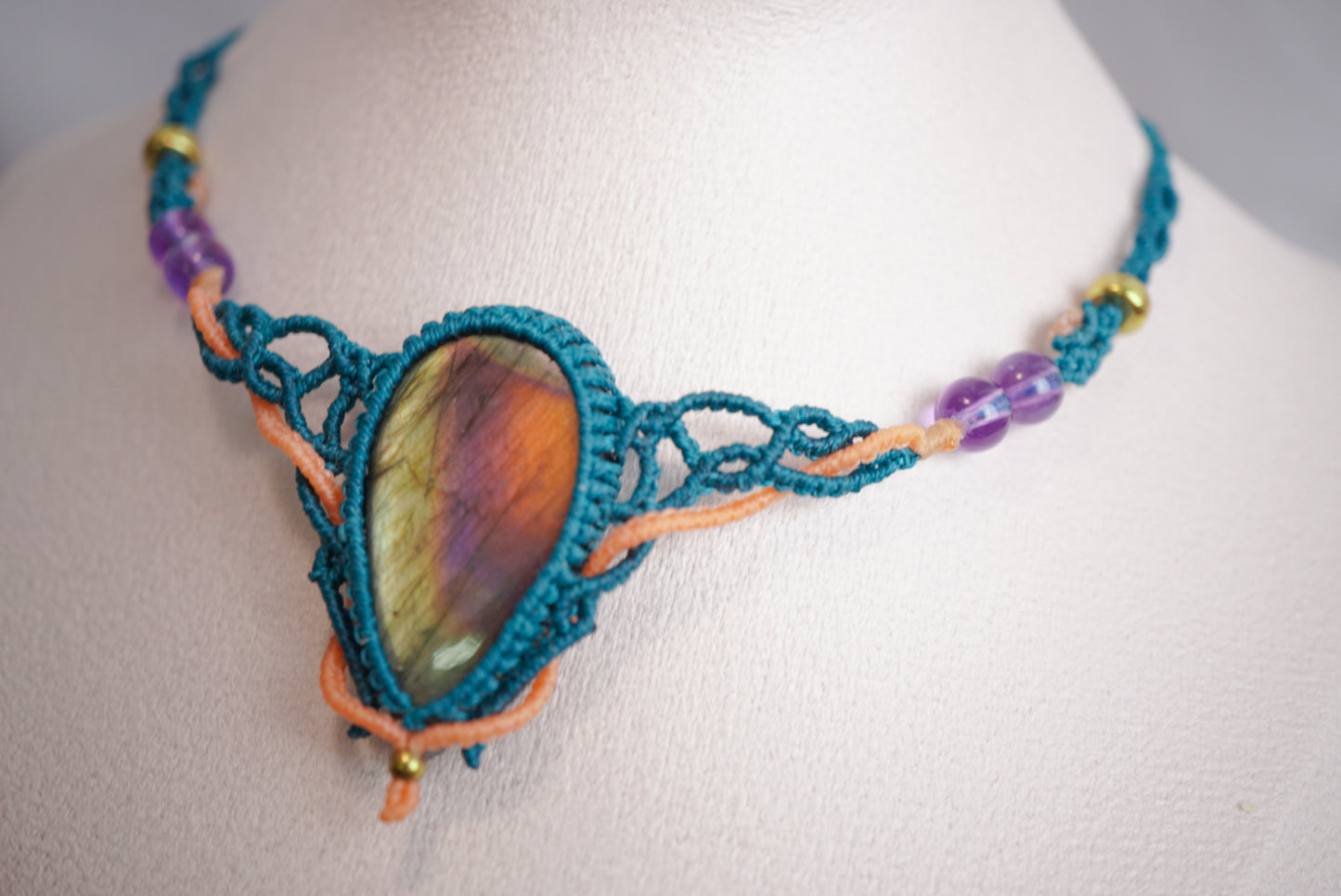 拉長石 ︳紫水晶｜Macramé 蠟線編織頸圈